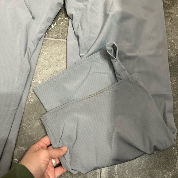 Heartsoul Scrubs 2 Tops Medium, 2 Bottoms (1 Large/1 Medium) $10 Each Piece! - Picture 6 of 7